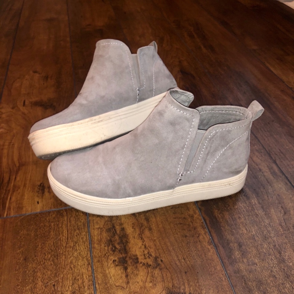 Dolce Vita Slip On Sneakers!